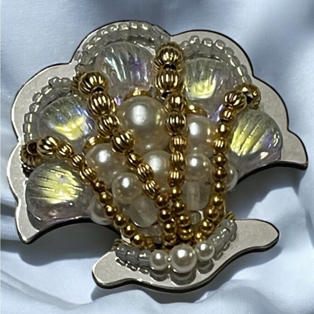 Signed Liztech 2009 Clam Shell Brooch